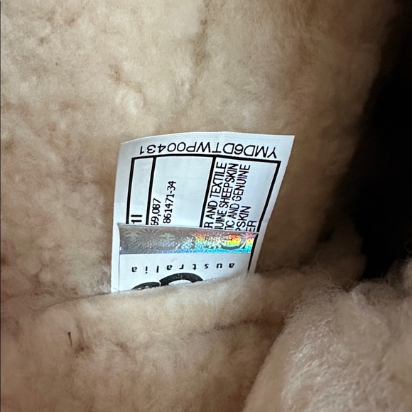 Ugg Edmonton 3223 Boots Size 9 - Picture 10 of 14
